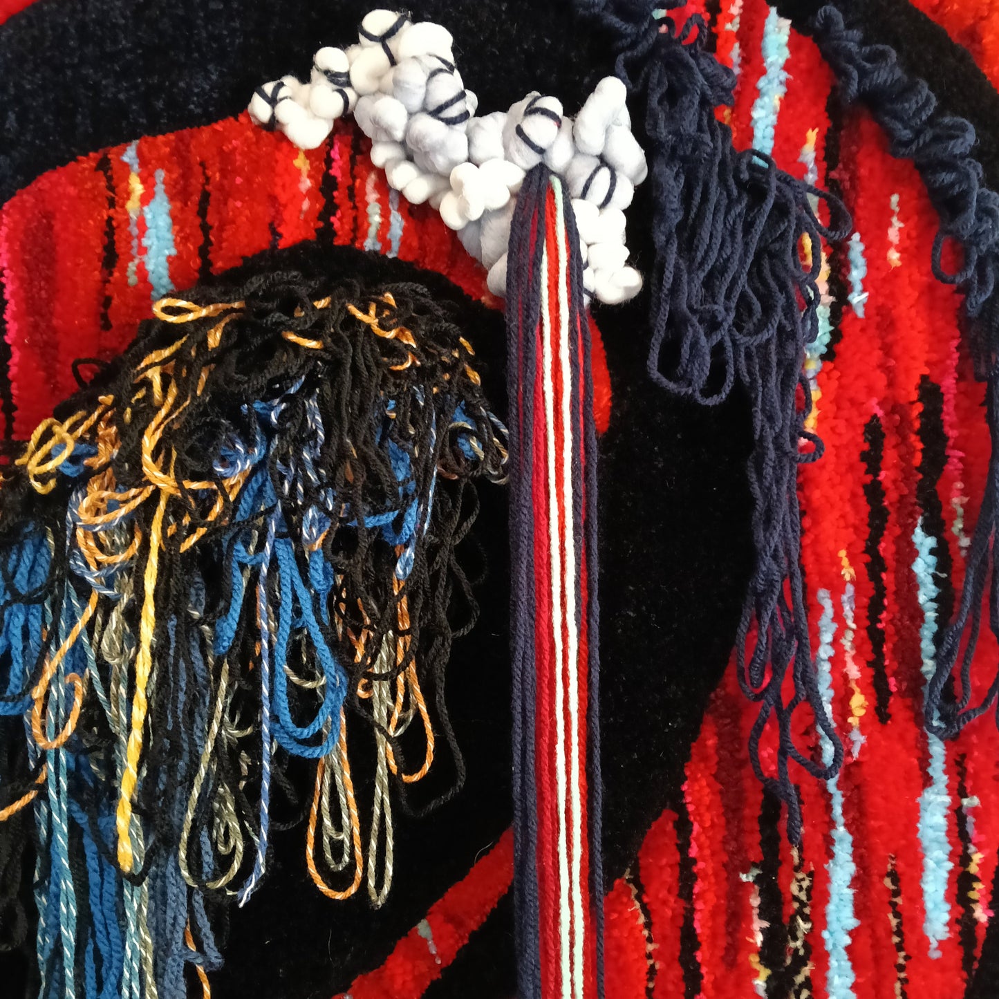 Tapiz 127 Eclipse Carmesí – Arte Textil Contemporáneo en Relieve - Abstracto